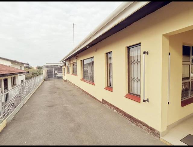 4 BEDROOM HOUSE FOR SALE IN RESERVOIR HILLS